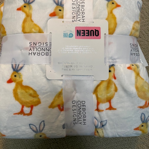 BNWT Easter Yellow Duck Plush Queen Blanket Deborah Connolly - Picture 2 of 6